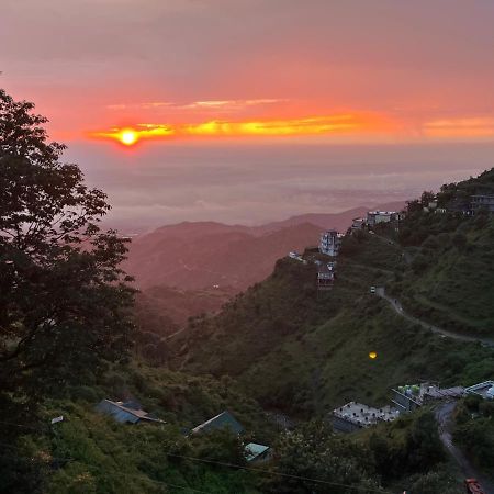 Vanshika Homes Near Mall Road Kasauli Exterior photo